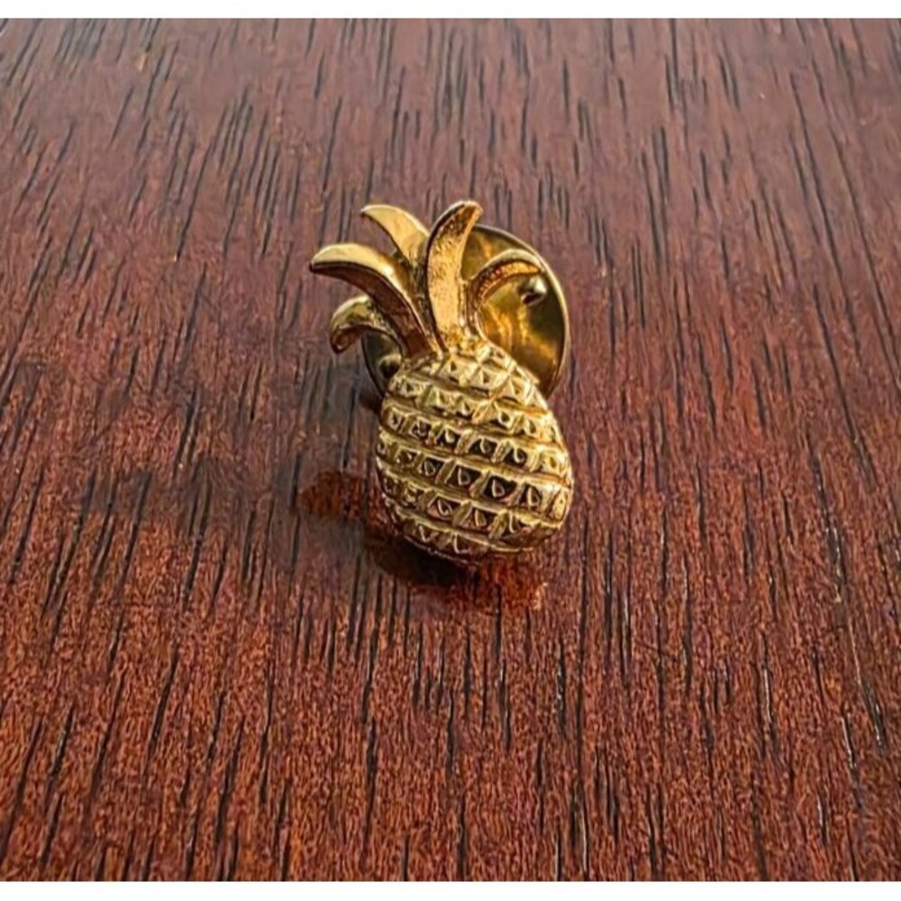 Pineapple Gold Tone Vintage Small Lapel Pin / Tie Tack